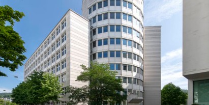  Centrally located on the ABB site and spread across two wings and nine floors, DUPLEX offers 110 m² to 1,965 m² of office space for flexible use and includes outdoor car parking spaces. 
