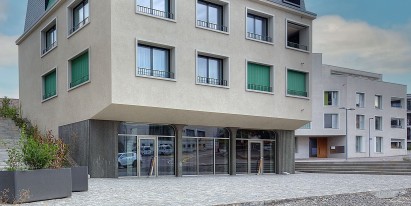 We rent in an attractive location in the Aargau municipality of Stetten two spacious commercial areas with 123 m² and 149 m² at top conditions.