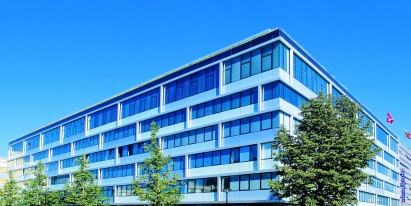 We are renting out an office space of 750 m2 on the fifth floor and 121 m2 on the  basement of the luxury Centre Azur in Geneva. The space will be renovated  and is available by arrangement.