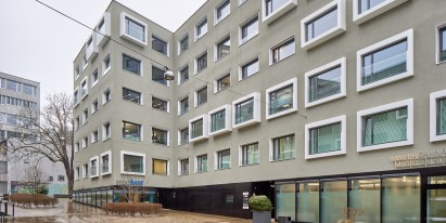 By agreement, we are renting an attractive office space (approx. 876 m²) on the 5th floor with the following highlights: – busy location right next to Schaffhausen railway station.