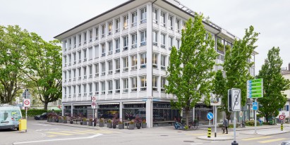 À un emplacement commercial de premier choix à Zurich, nous louons à partir du 01.06.2024 ou selon accord, 537.17 m2 d‘espaces de bureaux aménagés au 1er étage.