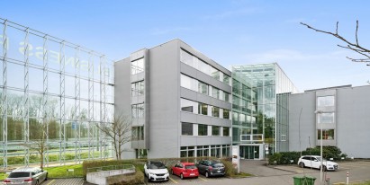 Freely dividable office units ranging from around 200 m² to 3,200 m² are  available to rent in this building from January 2022 or by arrangement.