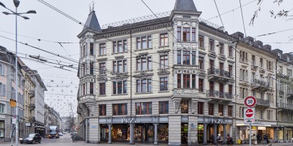 Over 317 m² of modern office space to let in the heart of the business district near Bahnhofstrasse in Zurich.