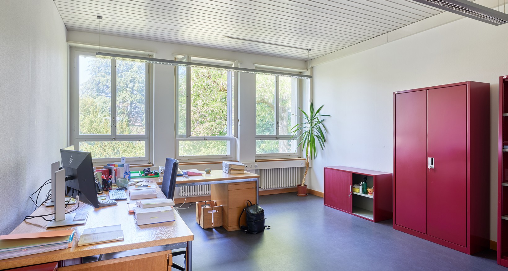 An zentraler Lage in Aaraus Altstadt vermieten wir an der Laurenzenvorstadt 9 im 1. und 2. Obergeschoss je 463 m² ausgebaute Büroflächen.