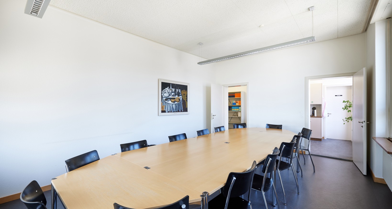 An zentraler Lage in Aaraus Altstadt vermieten wir an der Laurenzenvorstadt 9 im 1. und 2. Obergeschoss je 463 m² ausgebaute Büroflächen.