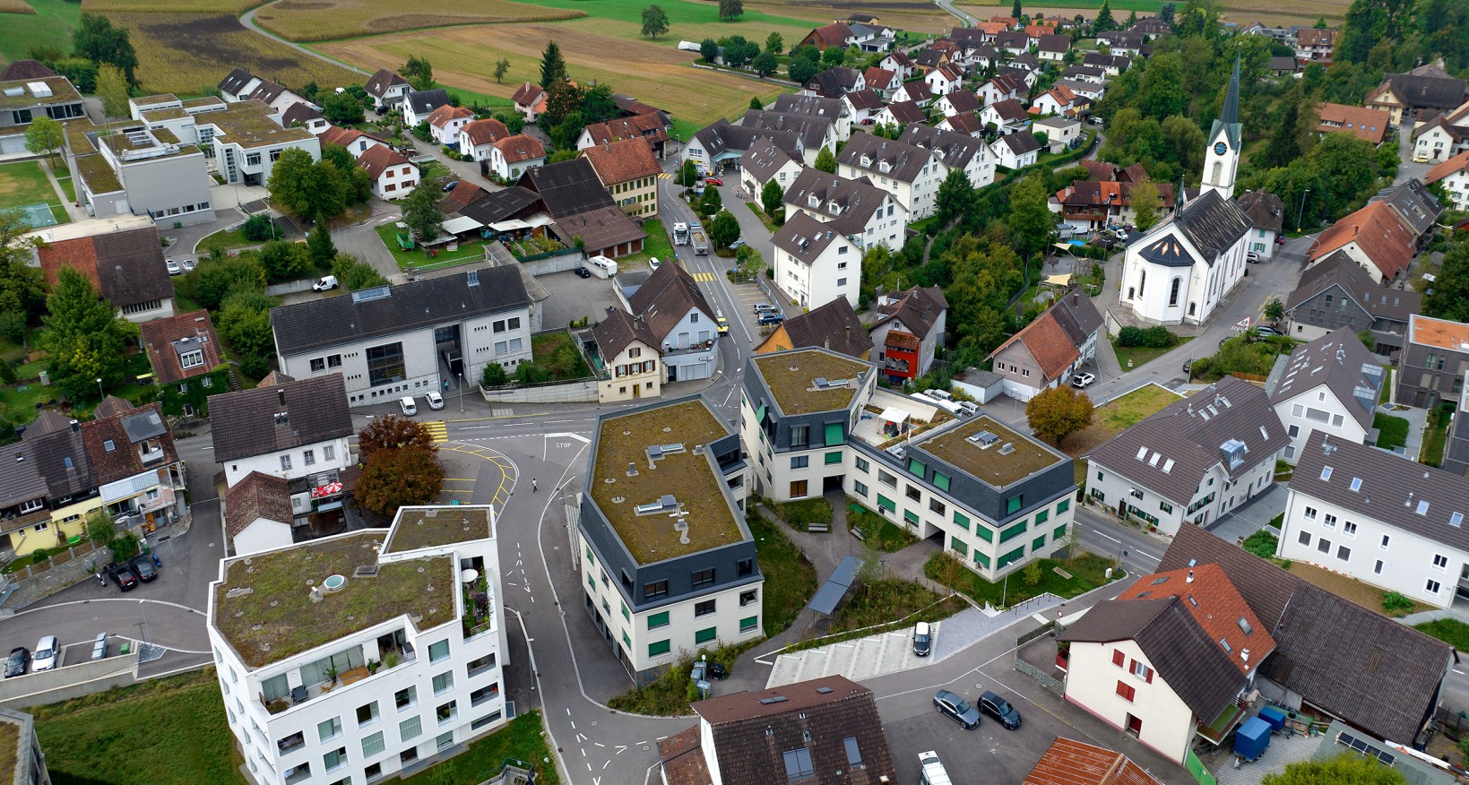 An gut erschlossener Lage im aargauischen Stetten vermieten wir eine lichtdurchflutete Fläche im Rohbau mit total 197 m2 für für eine Praxis, Laden- oder Gewerbefläche. 