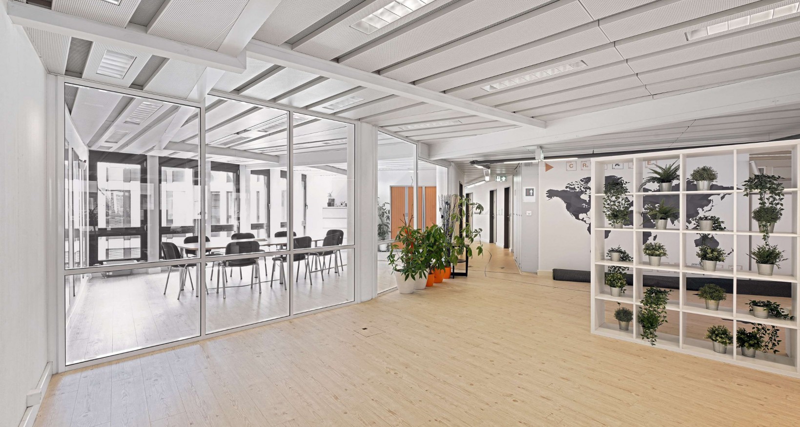 In der unmittelbaren Nähe des Aeschenplatzes, vermieten wir in einer repräsentativen Liegenschaft attraktive Büroflächen mit 206 m² und 212 m².