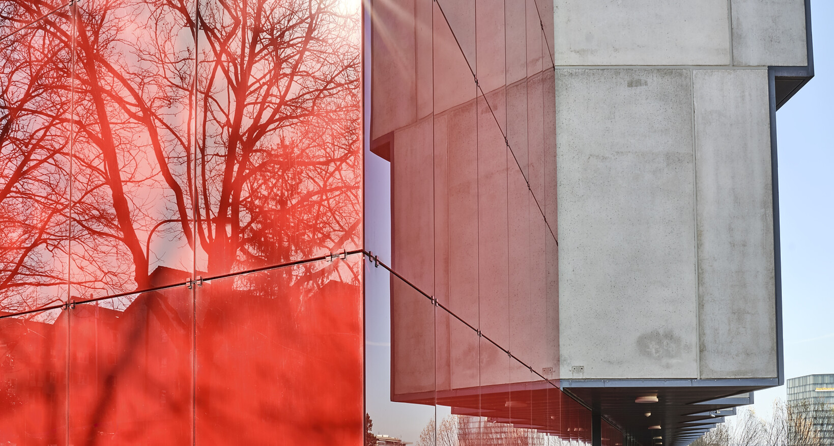 Die vier Tower an der Nussbaumstrasse in Bern erheben sich als moderner Gebäudekomplex über der Autobahn. Büroflächen zu vermieten.