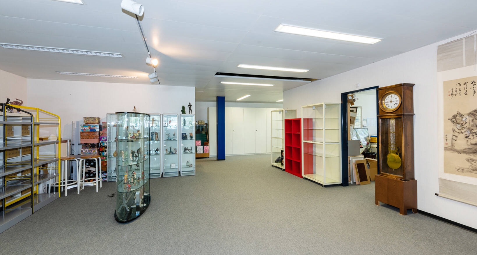 Grosszügige, lichtdurchflutete Büroräume mit ca. 284 m2 Fläche im 2. Stock einer Immobile nur wenige hundert Meter vom Autobahnanschluss entfernt.