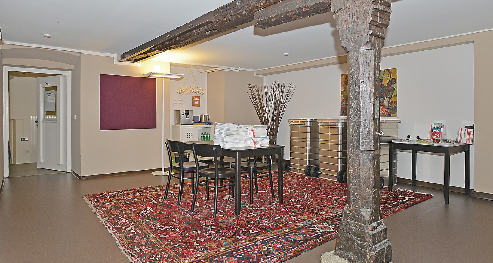 An zentraler Lage in der Altstadt vermieten wir diese komplett  ausgebaute  480 m2 Gewerbefläche über mehrere Etagen.