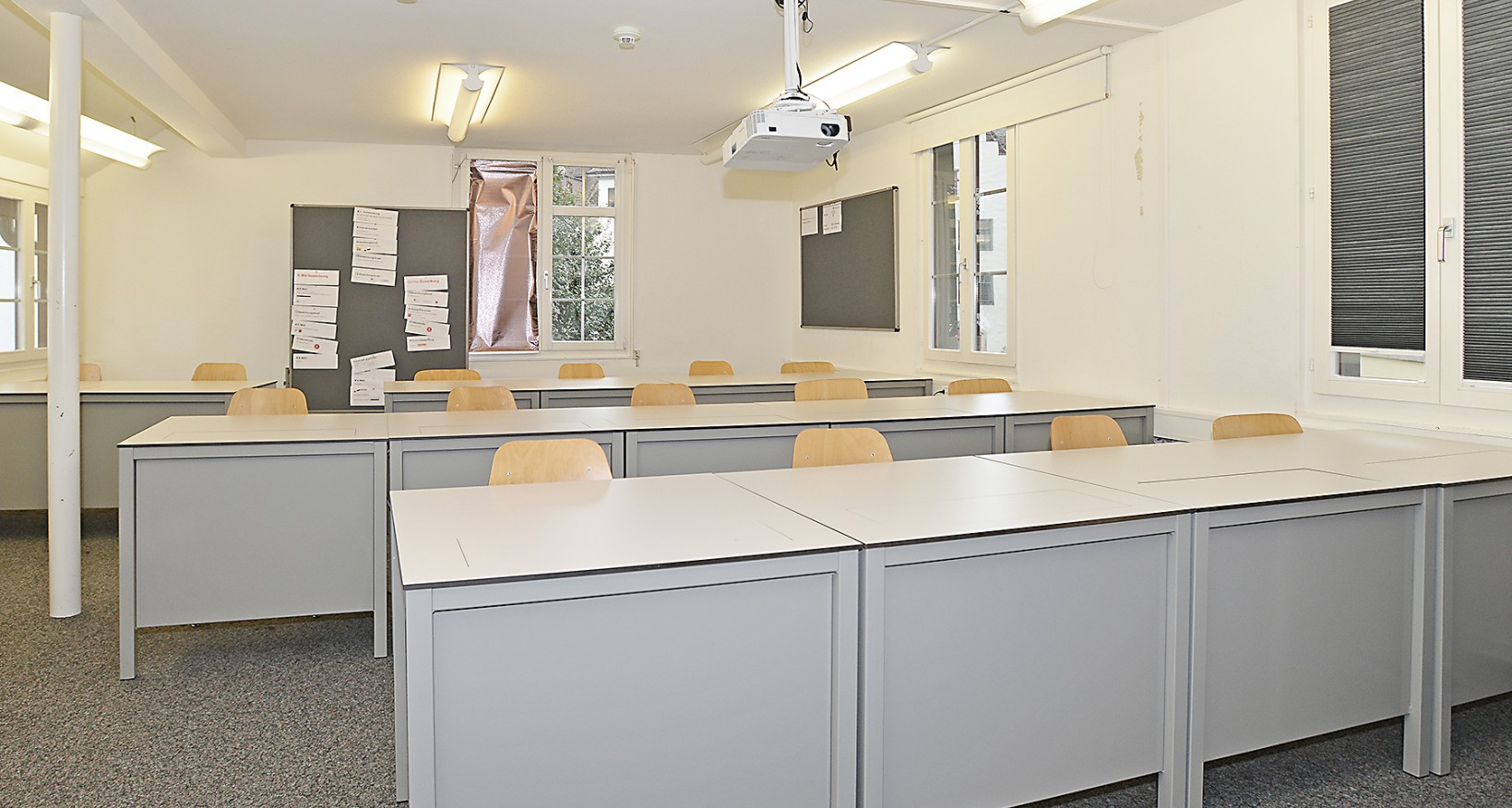 An zentraler Lage in der Altstadt vermieten wir diese komplett  ausgebaute  480 m2 Gewerbefläche über mehrere Etagen.