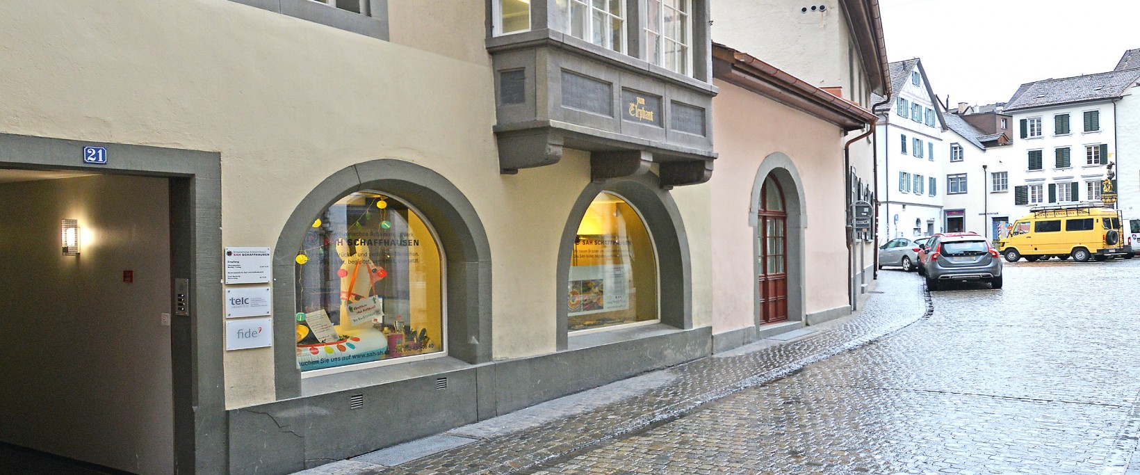 An zentraler Lage in der Altstadt vermieten wir diese komplett  ausgebaute  480 m2 Gewerbefläche über mehrere Etagen.