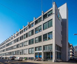 Im aufstrebenden und lebendigen Binzquartier in Zürich wird ab dem 1. Oktober 2025 oder nach Vereinbarung eine attraktive Büro- bzw. Gewerbefläche mit 240 m² vermietet. Im aufstrebenden und lebendigen Binzquartier in Zürich wird ab dem 1. Oktober 2025 oder nach Vereinbarung eine attraktive Büro- bzw. Gewerbefläche mit 240 m² vermietet.