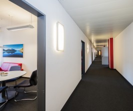 Im aufstrebenden und lebendigen Binzquartier in Zürich wird ab dem 1. Oktober 2025 oder nach Vereinbarung eine attraktive Büro- bzw. Gewerbefläche mit 1’111 m² vermietet. Im aufstrebenden und lebendigen Binzquartier in Zürich wird ab dem 1. Oktober 2025 oder nach Vereinbarung eine attraktive Büro- bzw. Gewerbefläche mit 1’111 m² vermietet.