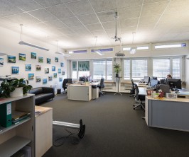 Im aufstrebenden und lebendigen Binzquartier in Zürich wird ab dem 1. Oktober 2025 oder nach Vereinbarung eine attraktive Büro- bzw. Gewerbefläche mit 1’111 m² vermietet. Im aufstrebenden und lebendigen Binzquartier in Zürich wird ab dem 1. Oktober 2025 oder nach Vereinbarung eine attraktive Büro- bzw. Gewerbefläche mit 1’111 m² vermietet.