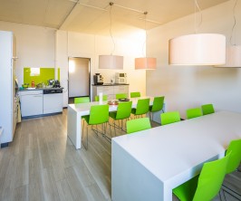 Im aufstrebenden und lebendigen Binzquartier in Zürich wird ab dem 1. Oktober 2025 oder nach Vereinbarung eine attraktive Büro- bzw. Gewerbefläche mit 1’111 m² vermietet. Im aufstrebenden und lebendigen Binzquartier in Zürich wird ab dem 1. Oktober 2025 oder nach Vereinbarung eine attraktive Büro- bzw. Gewerbefläche mit 1’111 m² vermietet.