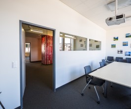 Im aufstrebenden und lebendigen Binzquartier in Zürich wird ab dem 1. Oktober 2025 oder nach Vereinbarung eine attraktive Büro- bzw. Gewerbefläche mit 1’111 m² vermietet. Im aufstrebenden und lebendigen Binzquartier in Zürich wird ab dem 1. Oktober 2025 oder nach Vereinbarung eine attraktive Büro- bzw. Gewerbefläche mit 1’111 m² vermietet.