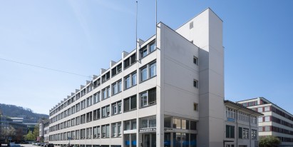 Au cœur du quartier dynamique de la Binz à Zurich, nous proposons à la location un espace de bureau ou commercial de 360 m², disponible dès le 1er juillet 2025 ou selon entente. 