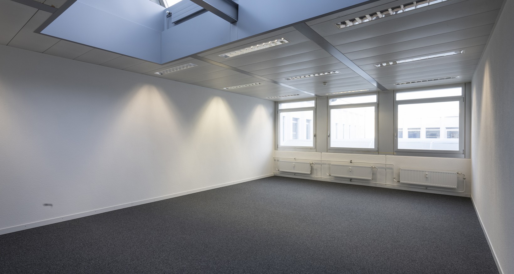 An der Brandstrasse 26 in der Energiestadt Schlieren-Zürich steht  eine vielseitig nutzbare Bürofläche in einem optimal erschlossenen  Geschäftshaus zur Verfügung. 