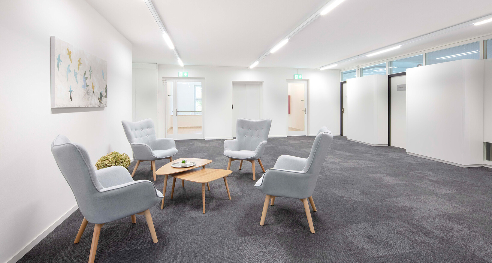 Neu ausgebaute Büroräume mit einer Gesamtfläche von 652 m2 stehen für Sie an der Schützenstrasse 13 bereit– direkt bei der Ausfahrt Urdorf-Süd.